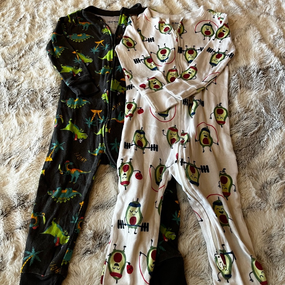Old Navy 2 Pack Long-Sleeved Pajama (boys) 18-24 month